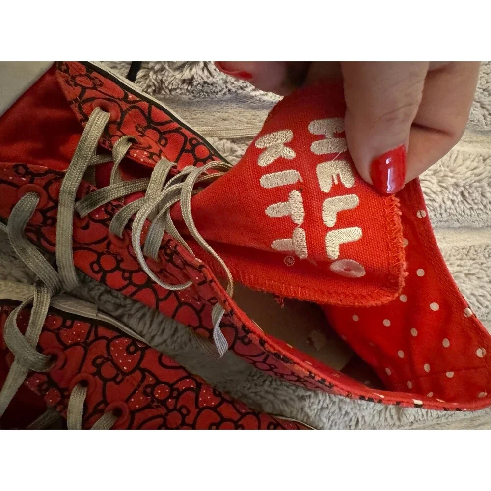 Hello Kitty Converse 8 - Picture 6 of 6